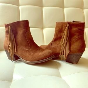 Fringe ankle bootie size 7